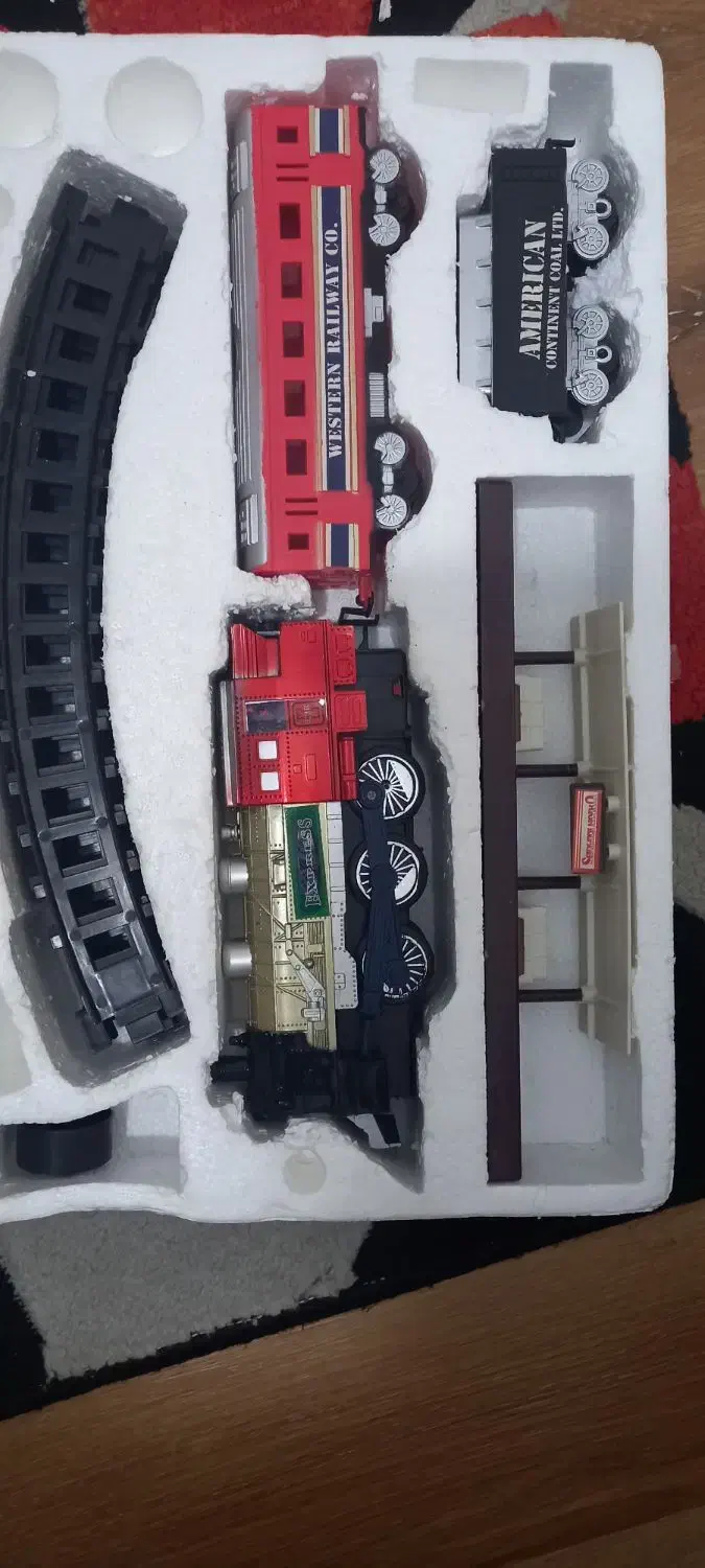 اسباب بازی|اسباببازی بچه|لاهیجان, انقلاب|دیوار