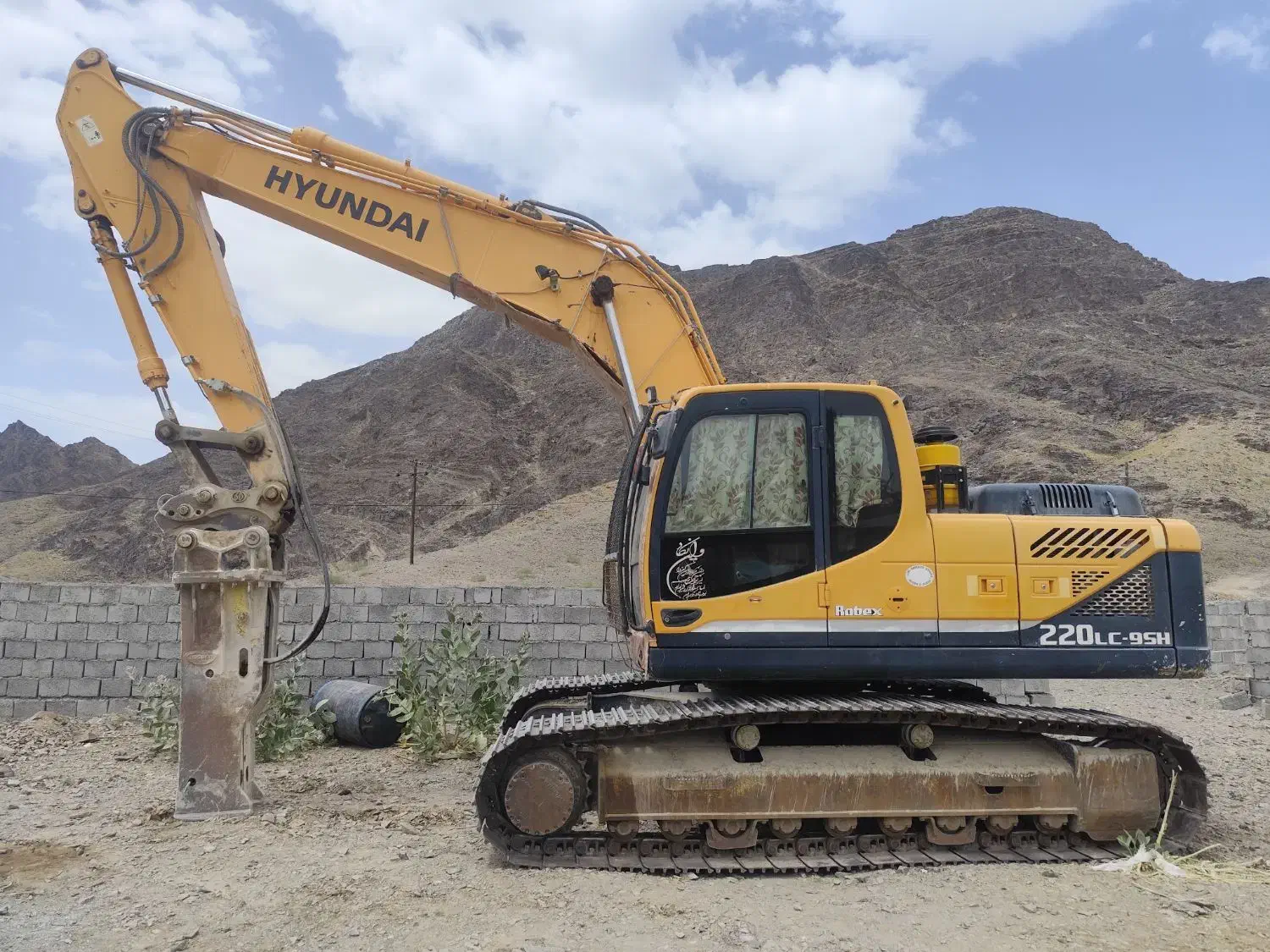 اجاره وکار با دستگاه بیل مکانیکی|خدمات پیشه و مهارت|سراوان, |دیوار