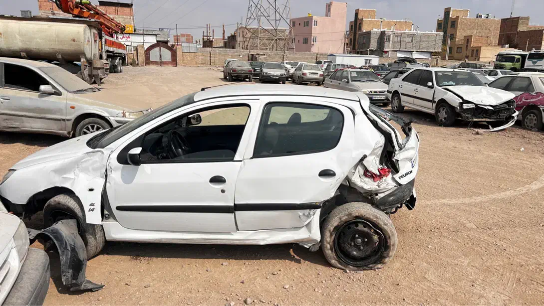 پژو ۲۰۶تصادفی|خودرو سواری و وانت|کرمان, |دیوار