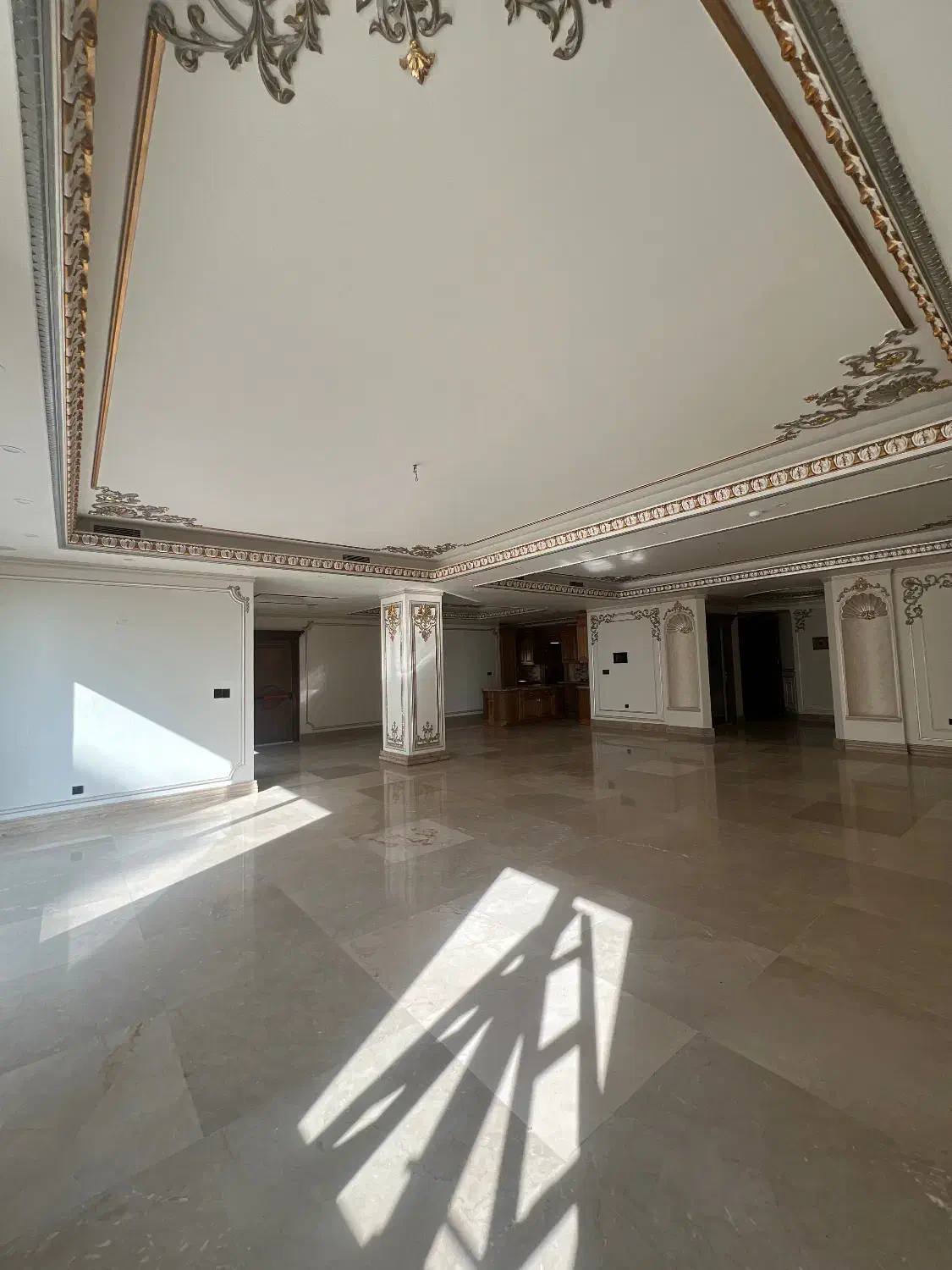 اپارتمان۳۳۰متر۴خواب نیاوران۱۵۰متر حیاط اختصاصی