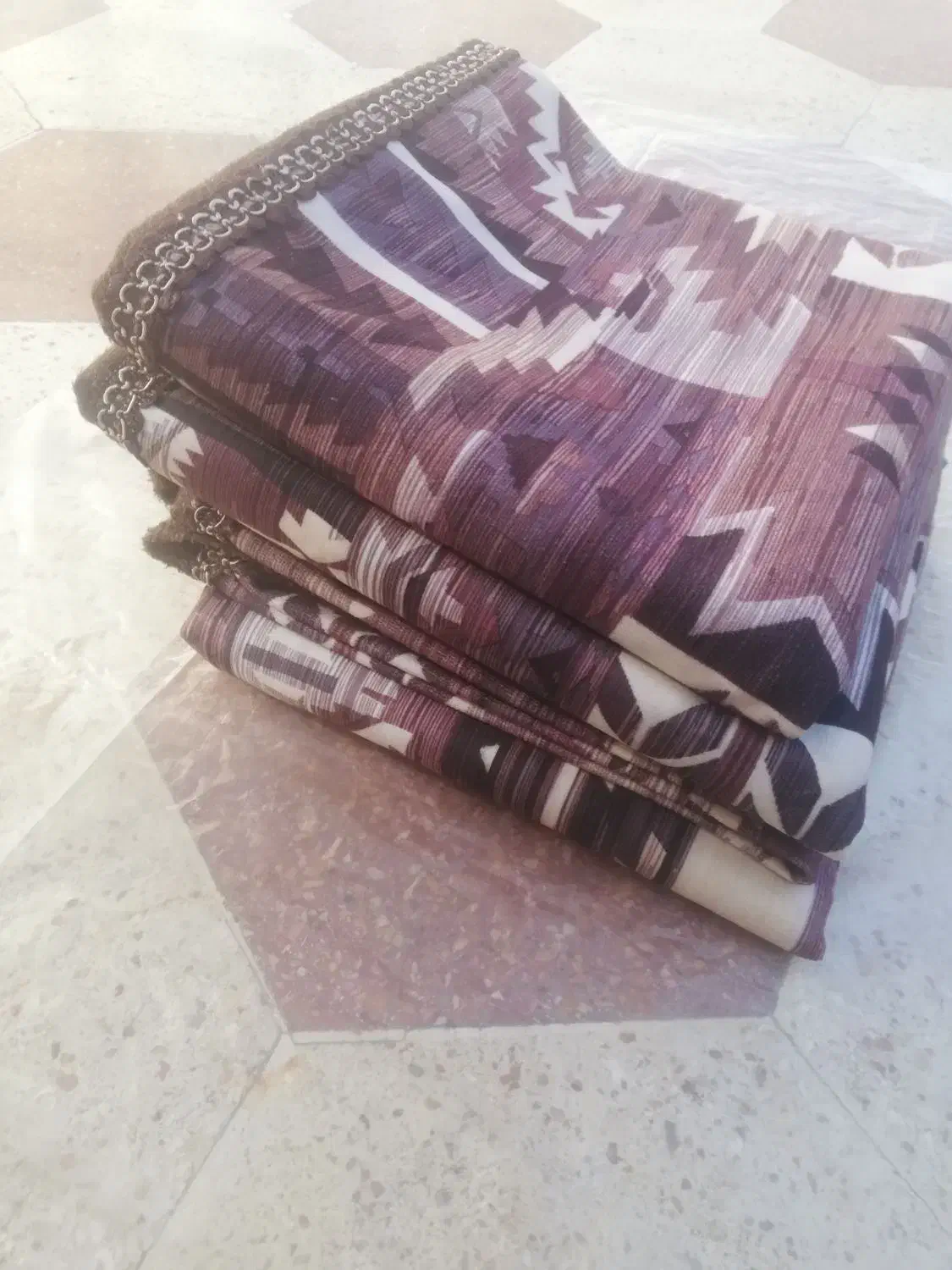 روبالشتی جدید 4 تاش 300 تومان مقطوع|رختخواب، بالش، پتو|شیراز, شیخ روزبهان|دیوار