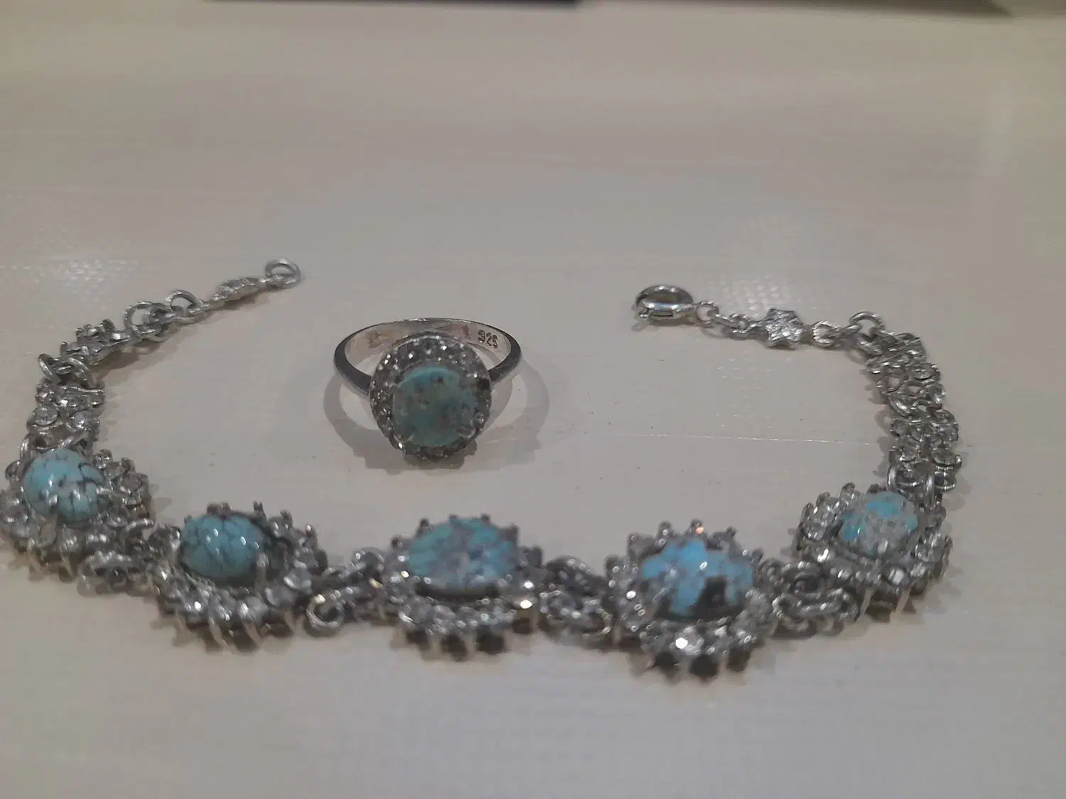 دستبندو انگشرنقره همراه نگینهای فیروزه اصل نیشابور|جواهرات|ملایر, |دیوار