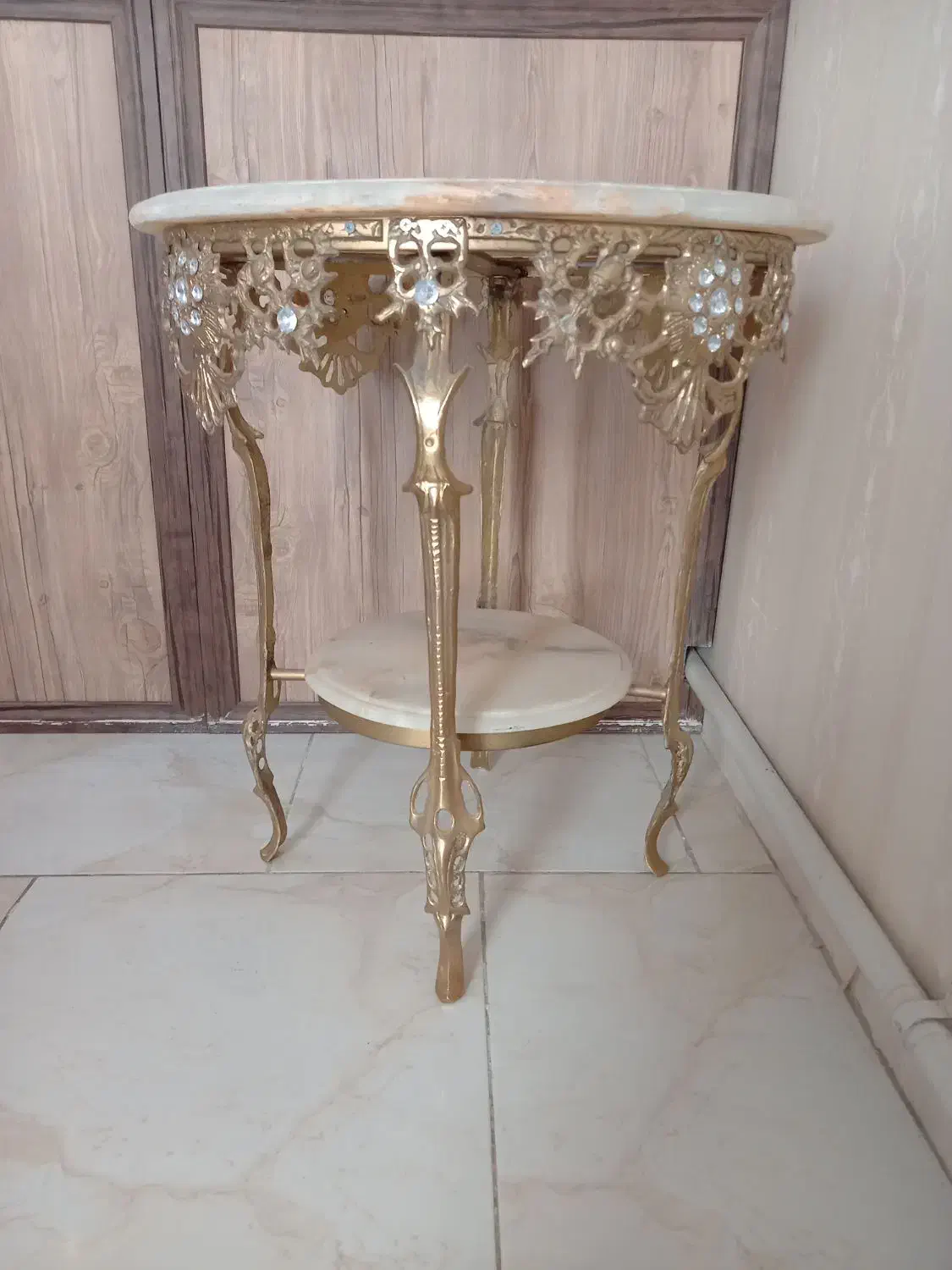 میز برنز|مبلمان خانگی و میز عسلی|اندیشه, اندیشه فاز ۱|دیوار