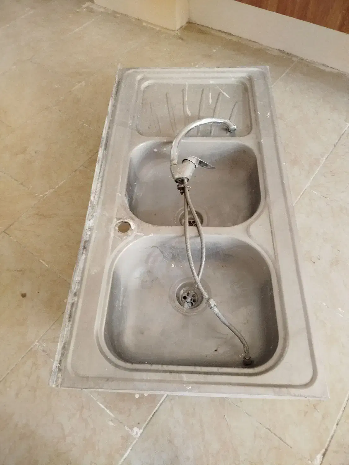 یک عدد سینک به همراه شیر استیل البرز|لوازم سرویس بهداشتی|مشهد, انقلاب|دیوار