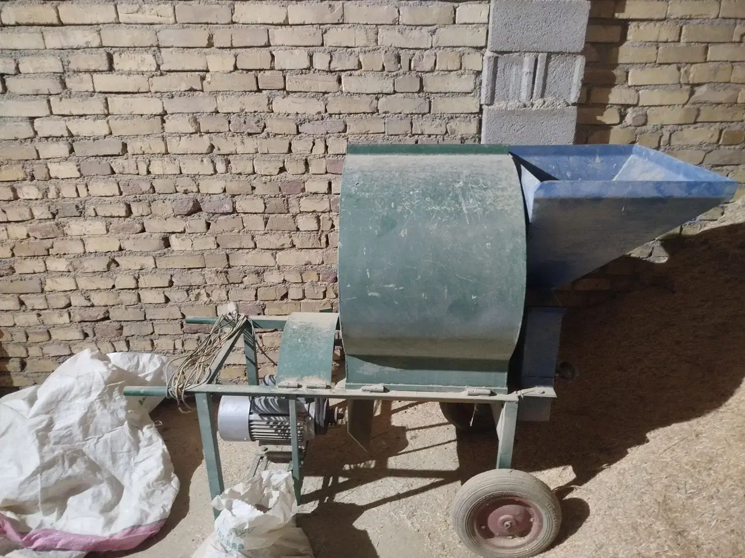 خرمن کوب و آسیاب صنعتی|ماشین‌آلات صنعتی|درگزین, |دیوار