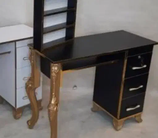 میز ناخن|آرایشگاه و سالن‌های زیبایی|کوهدشت, |دیوار