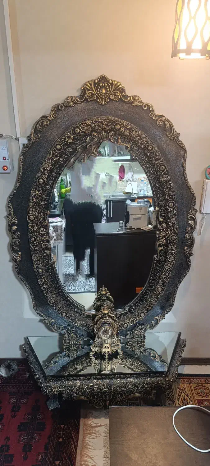 آینه و زیر آینه|آینه|شیراز, کوی زهرا|دیوار