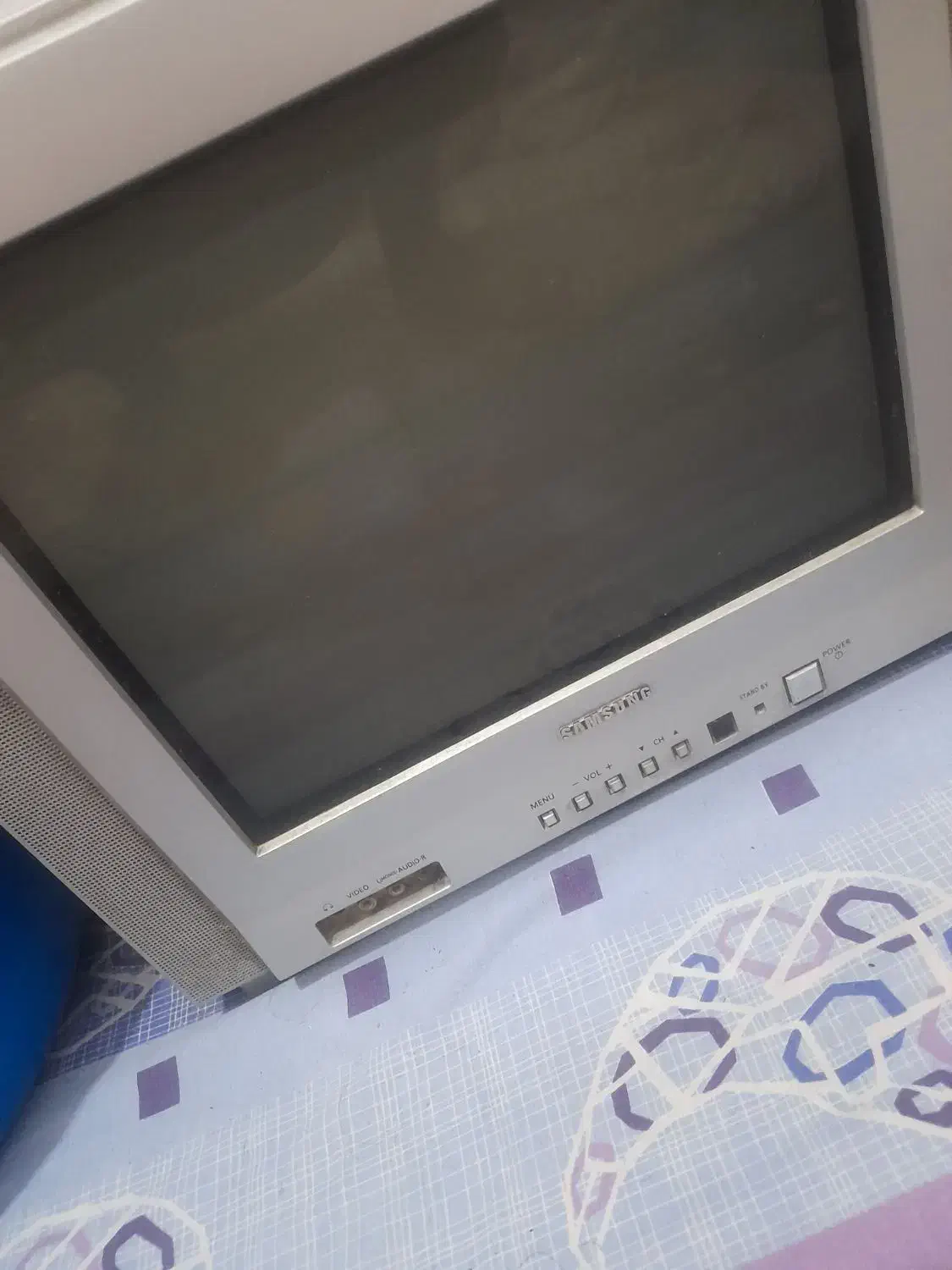تلوزیون ۱۹ اینج با دستگاه دیجیتال کامل سالم|تلویزیون و پروژکتور|آستانه اشرفیه, |دیوار