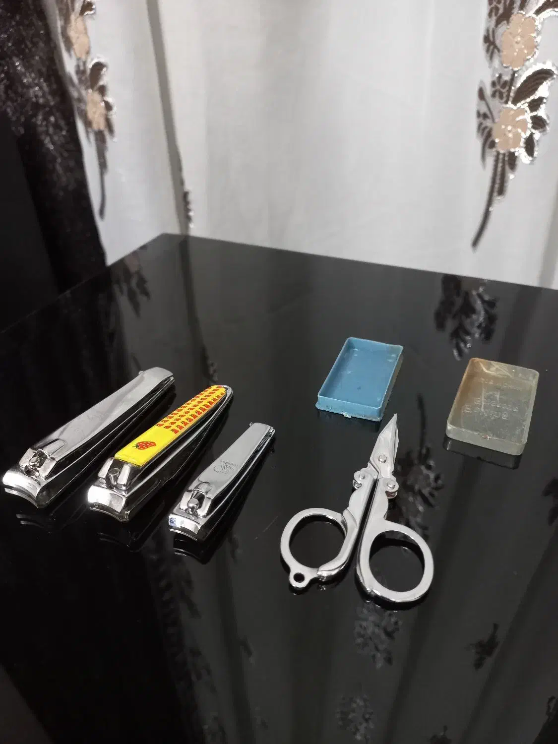 قیچی آرایشگری قدیمی استیل ناخن گیر استیل۳عدد|کلکسیون و سرگرمی|شیراز, شهرک فرهنگیان|دیوار
