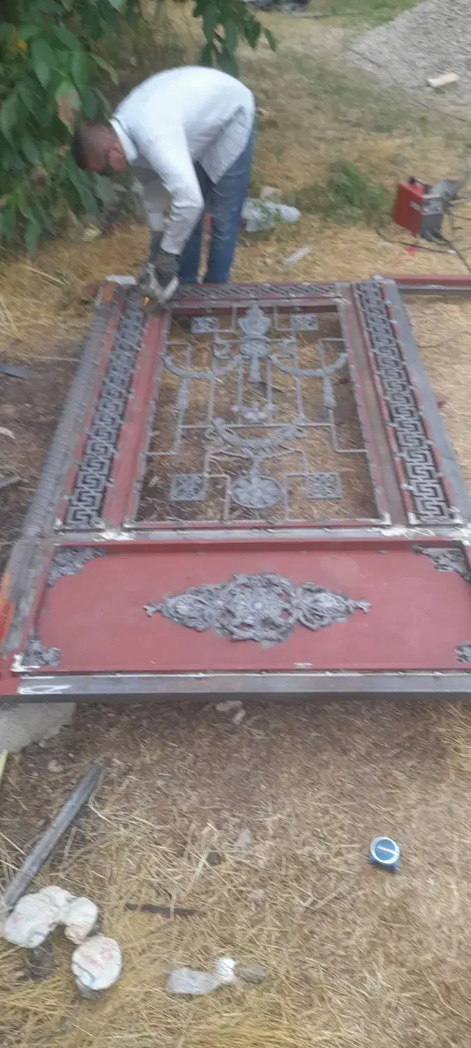 سازنده انواع درب دپنجره آهنی وفرم چهارچوب فرانسوی|خدمات پیشه و مهارت|ساری, |دیوار