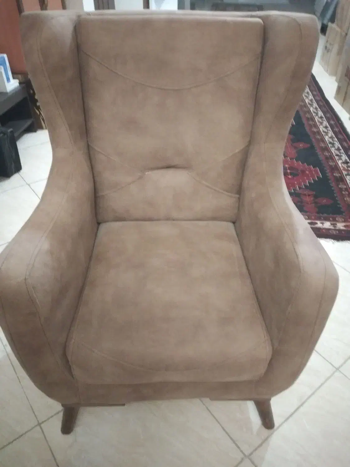 مبل نیم ست ۴ نفره با دوعدد مبل تکی|مبلمان خانگی و میز عسلی|گرمسار, |دیوار