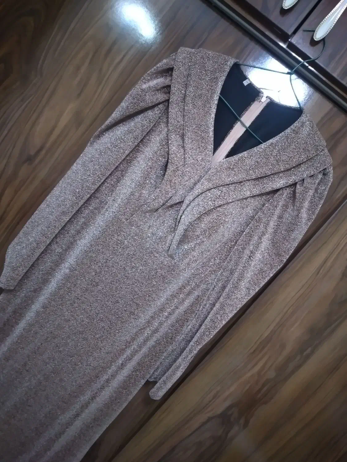 نو هستش فقط ۲ساعت برای بله برون پوشیده شده|لباس|صومعه‌سرا, |دیوار