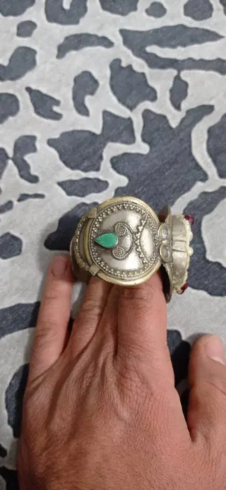 دستبند نقره|کلکسیون اشیاء عتیقه|پاکدشت, حصار امیر|دیوار