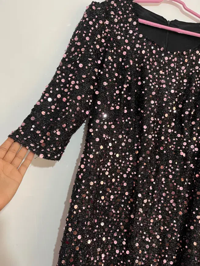 لباس مجلسی|لباس|اطاقور, |دیوار