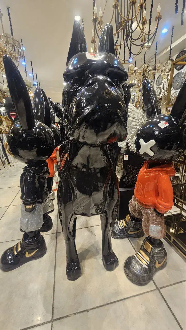 مجسمه سگ گریدین باکستر کنار سالنی|مجسمه، تندیس، ماکت|مشهد, توس (بلوار توس)|دیوار