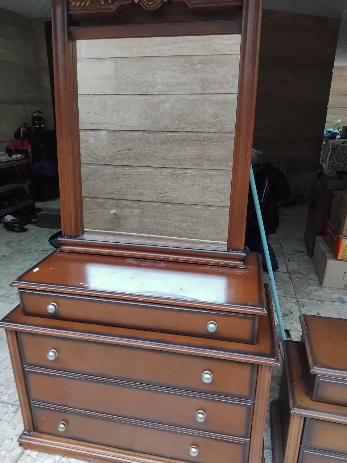 پا تختی و اینه و میز اینه|تخت و سرویس خواب|رشت, معلم|دیوار