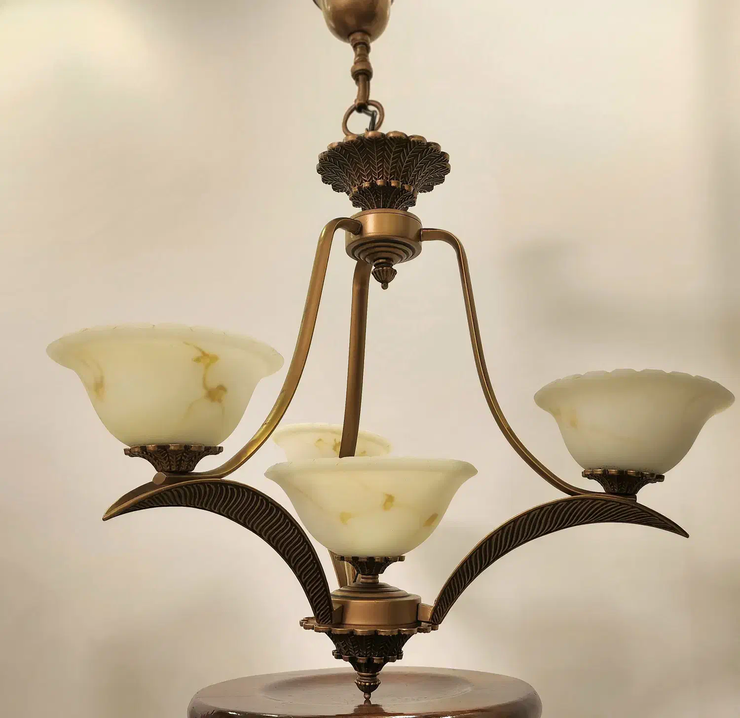 لوستر سه شاخه برنزی با دو دیوارکوب|لوستر و چراغ آویز|تهران, کاشانک|دیوار