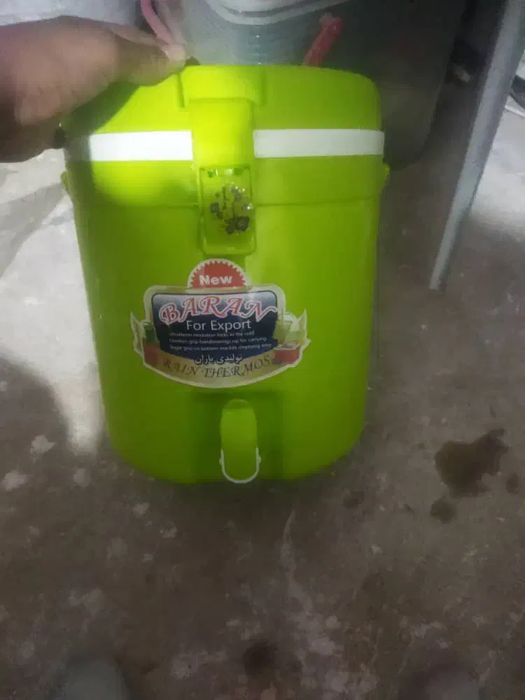 یک عدد کلمن|ظروف نگهدارنده، پلاستیکی، یکبارمصرف|فیروزآباد (فارس), |دیوار