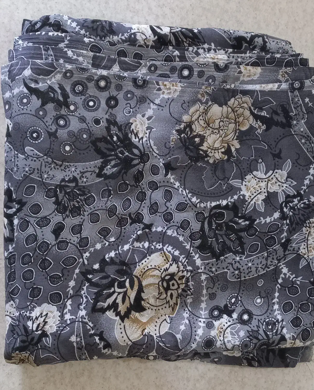 چادر مجلسی|لباس|هشتگرد, فاز ۷ مهستان|دیوار