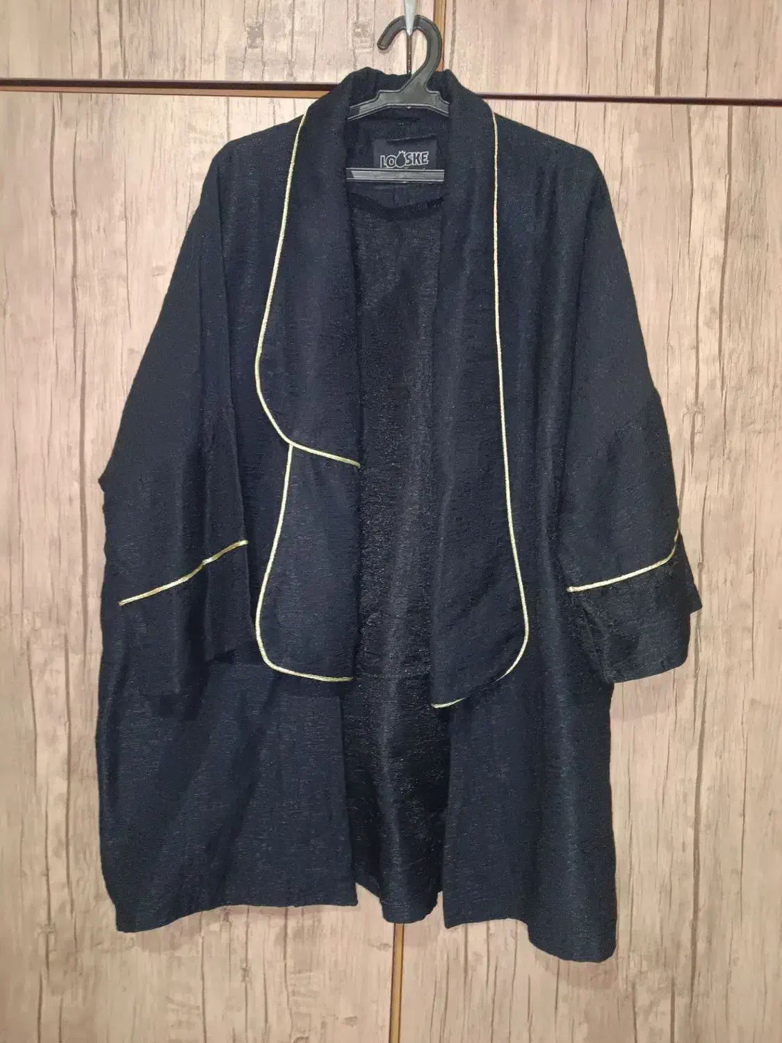 مانتو کتی|لباس|میانه, |دیوار