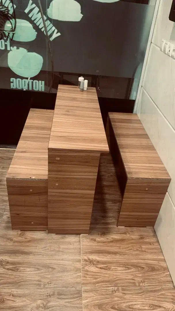 میز وصندلی ملامین گردویی|کافیشاپ و رستوران|رشت, پستک|دیوار