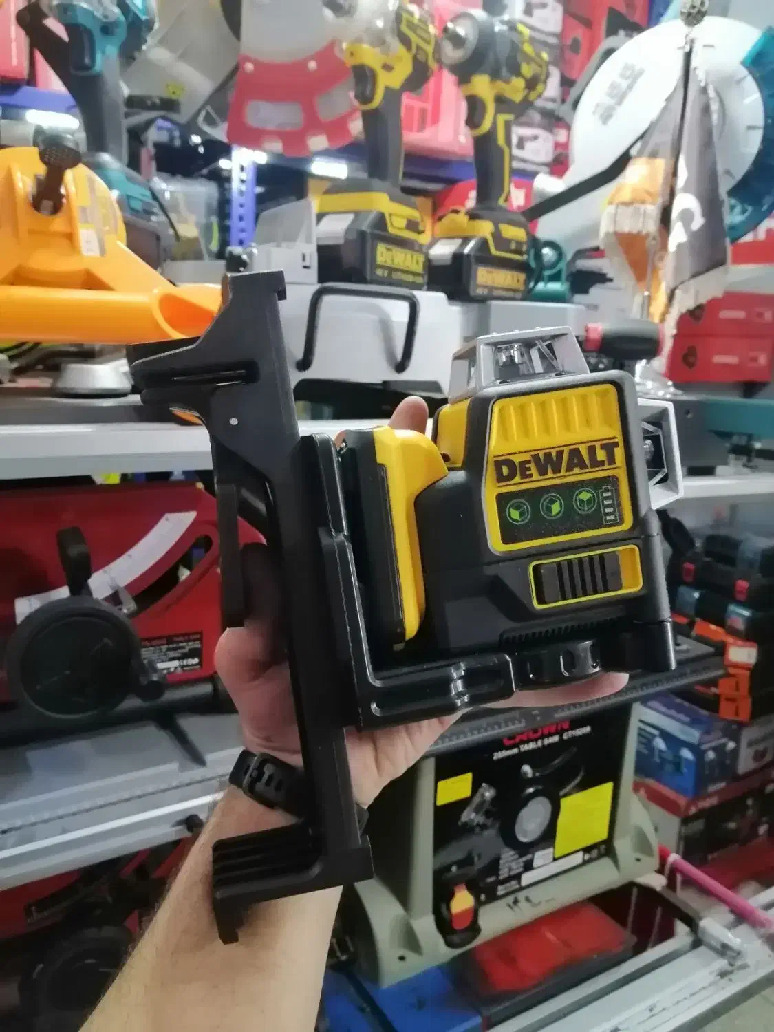 تراز لیزری360 مگنتی و گیره دار شارژی دیوالت|ابزارآلات|اصفهان, کشاورزی|دیوار