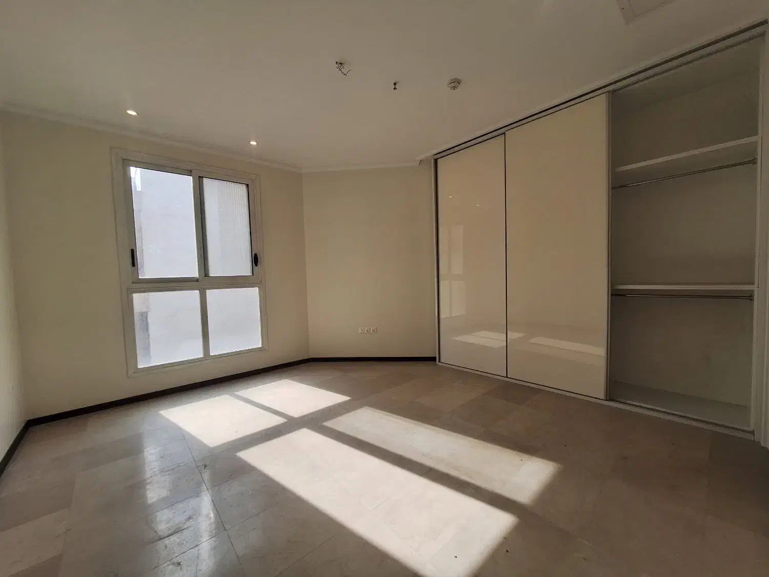 اجاره آپارتمان ۱۷۵متر۳ خواب (دروس کماسایی۲پارکینگ)