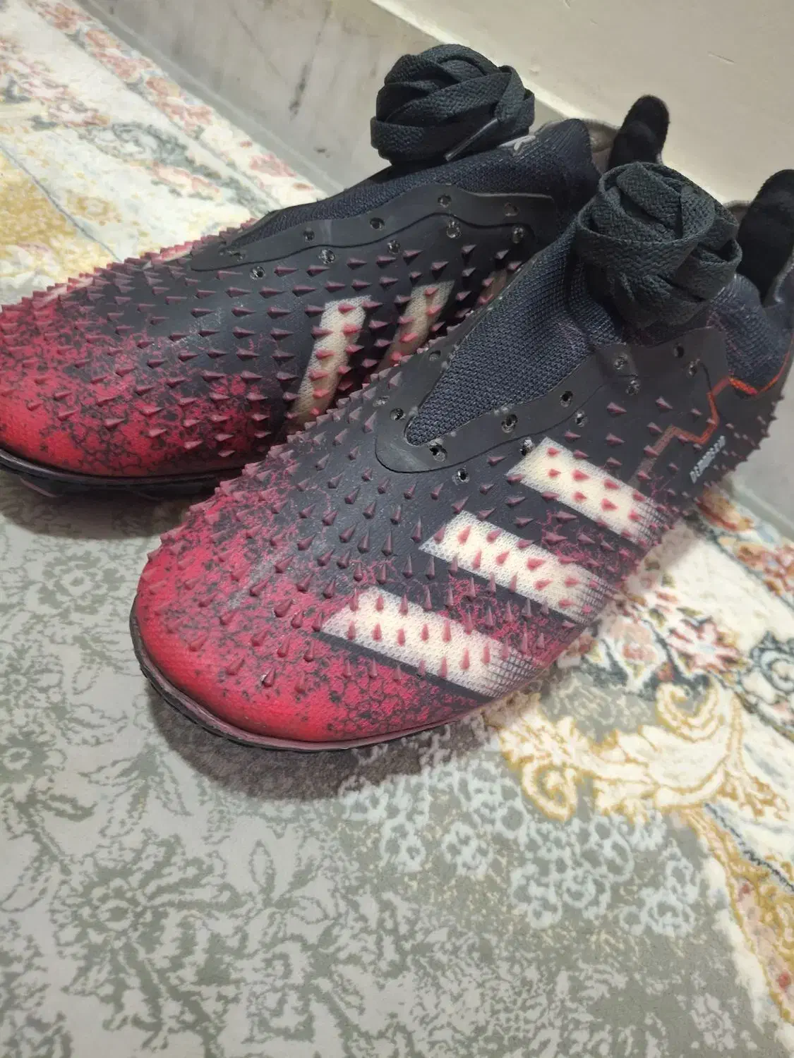 کفش فوتبال|کیف، کفش، کمربند|اندیشه, اندیشه فاز ۳|دیوار