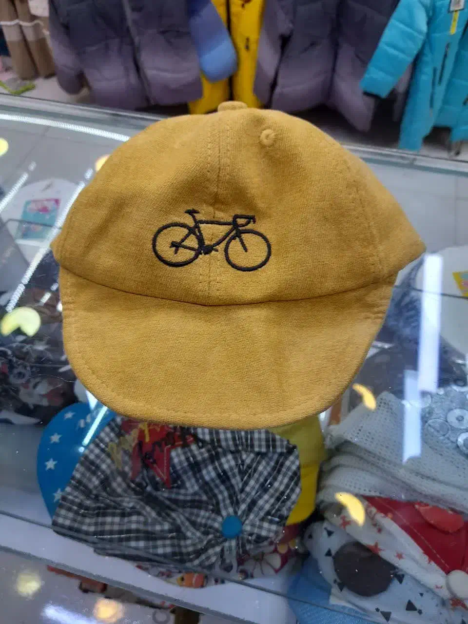 کلاه|لباس|قم, مسجد امام حسن|دیوار