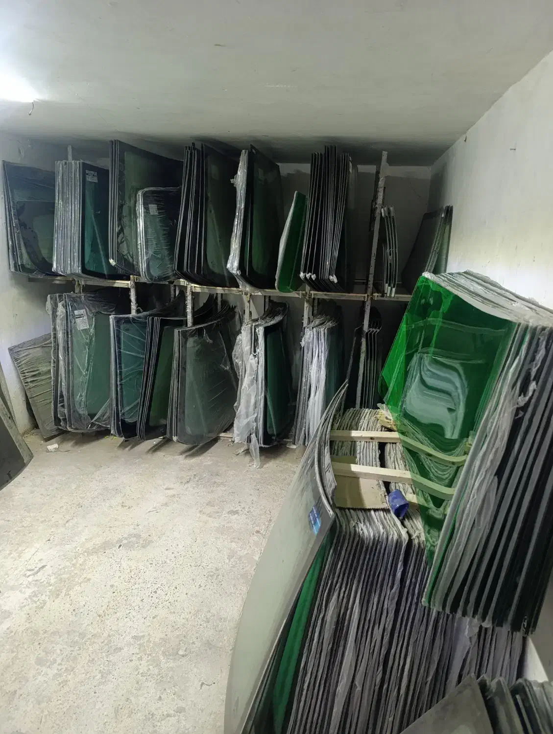 شیشه پژو دودی شیشه پراید دودی شیشه سمند دودی|خدمات موتور و ماشین|کرمانشاه, |دیوار