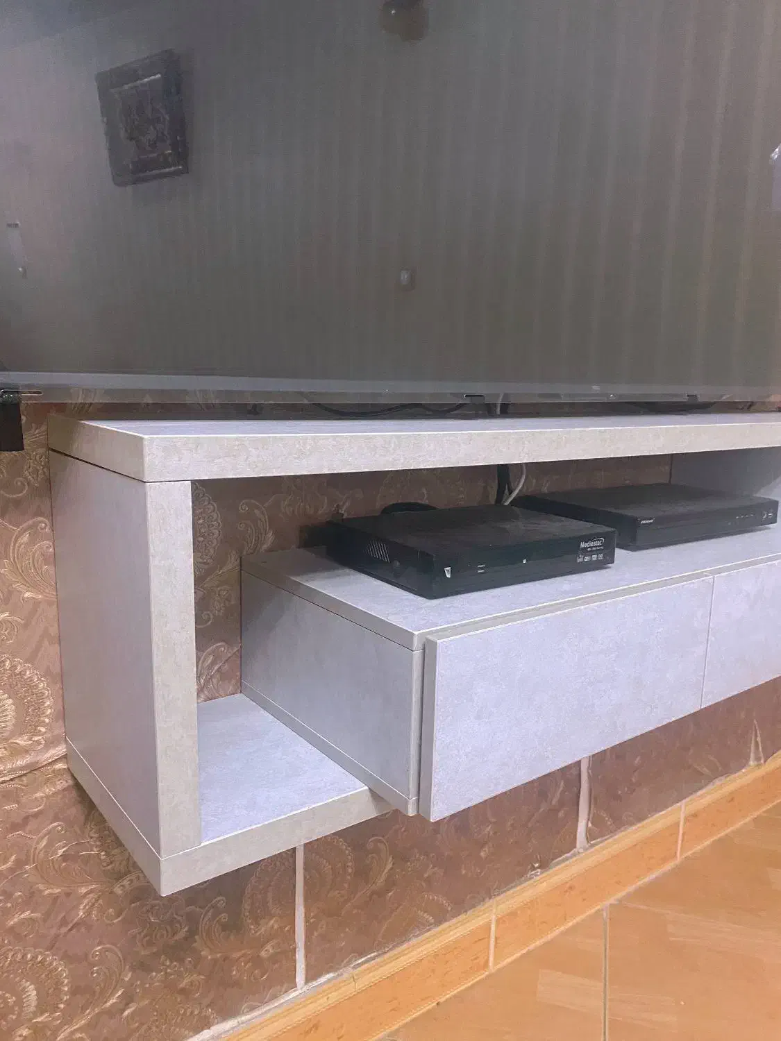 میز تلویزیون طوسی دیواری|میز تلویزیون|رشت, نظری|دیوار