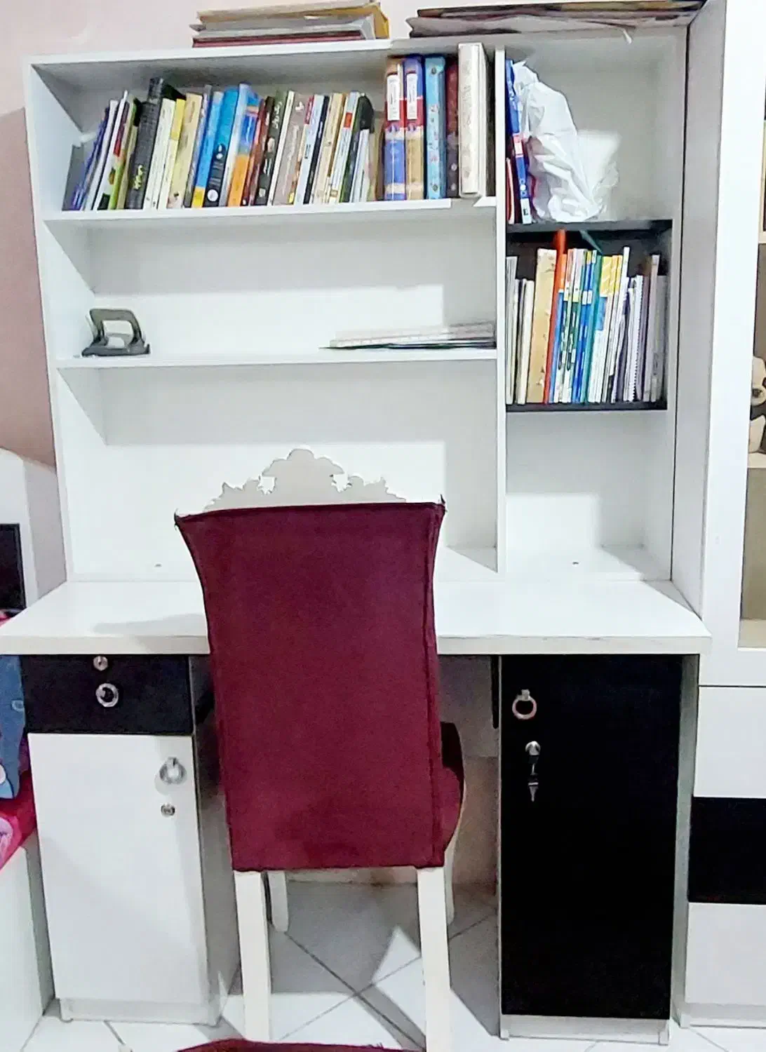 کمد ۴تیکه و میز مطالعه شیک سالم|جاکفشی، کمد، دراور|قزوین, |دیوار