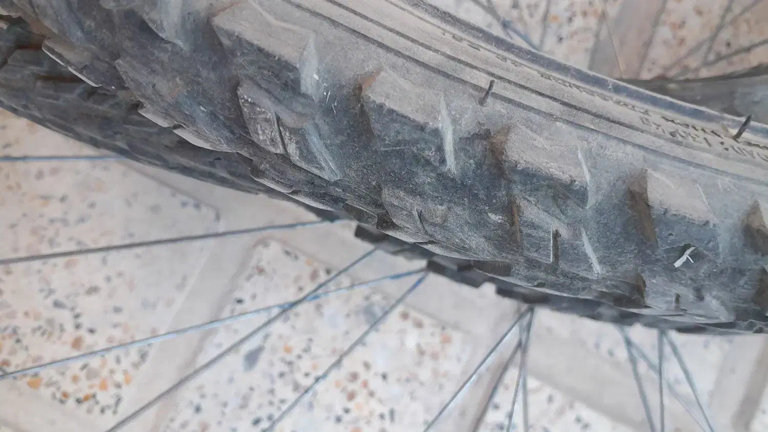 طوق و لاستیک دوچرخه|دوچرخه، اسکیت، اسکوتر|ایوان, |دیوار