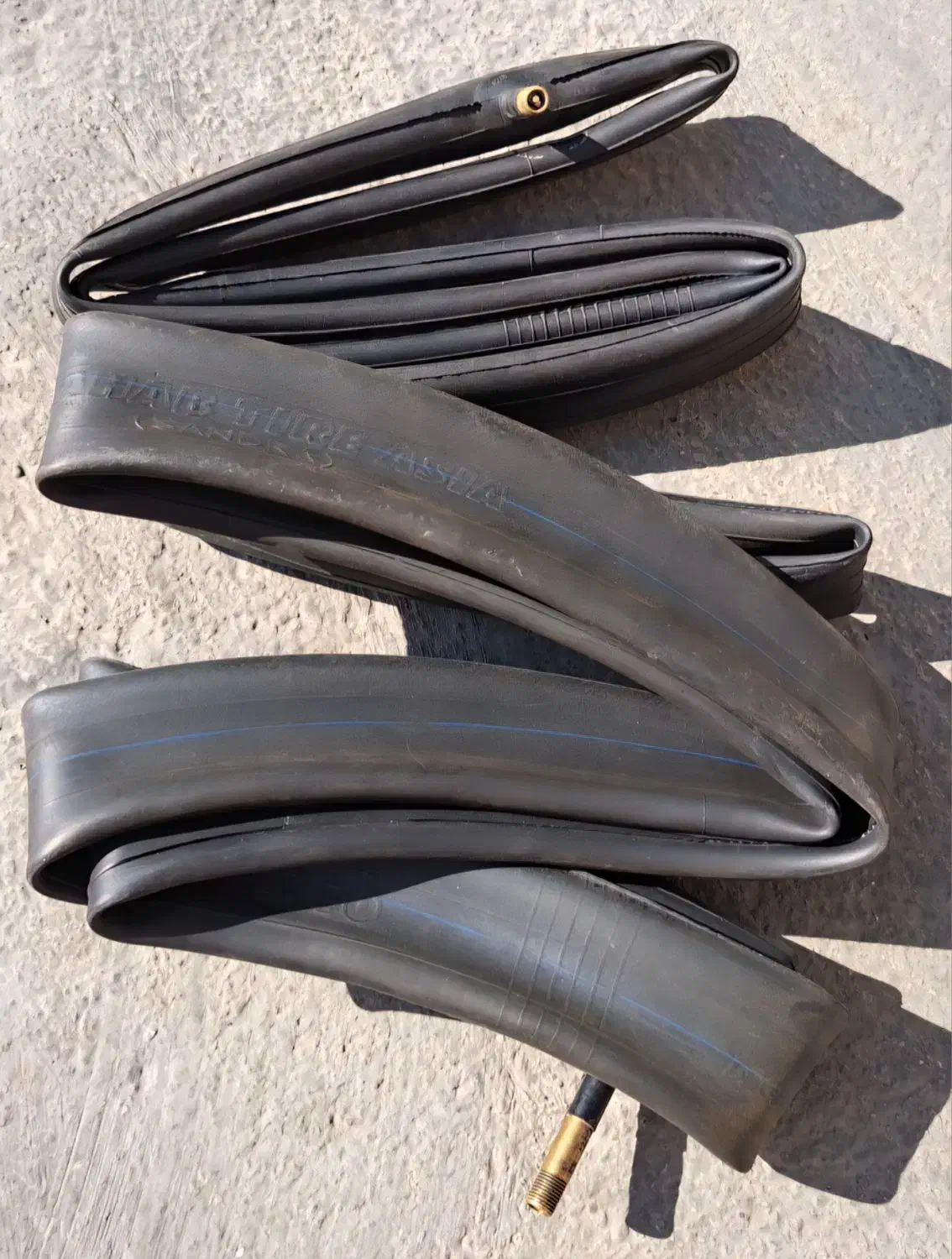 دوعدد تیوپ دوچرخه|دوچرخه، اسکیت، اسکوتر|میانه, |دیوار