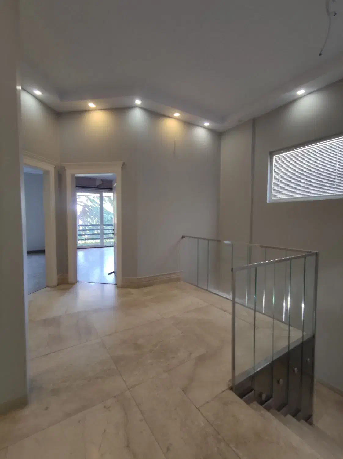 ۱۲۰۰ متر ویلا با دسترسی آسان