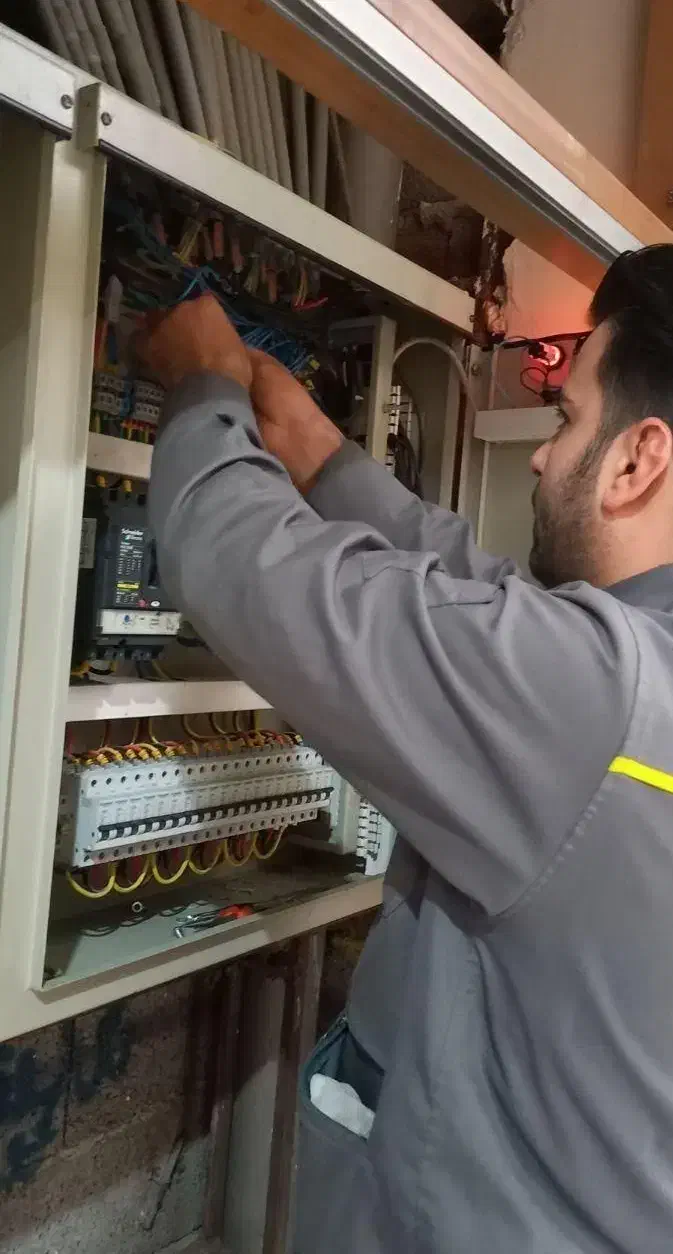 برقکار/رفع اتصالی/نورپردازی/هالوژن/تمام نقاط مشهد|خدمات پیشه و مهارت|مشهد, توس (بلوار توس)|دیوار