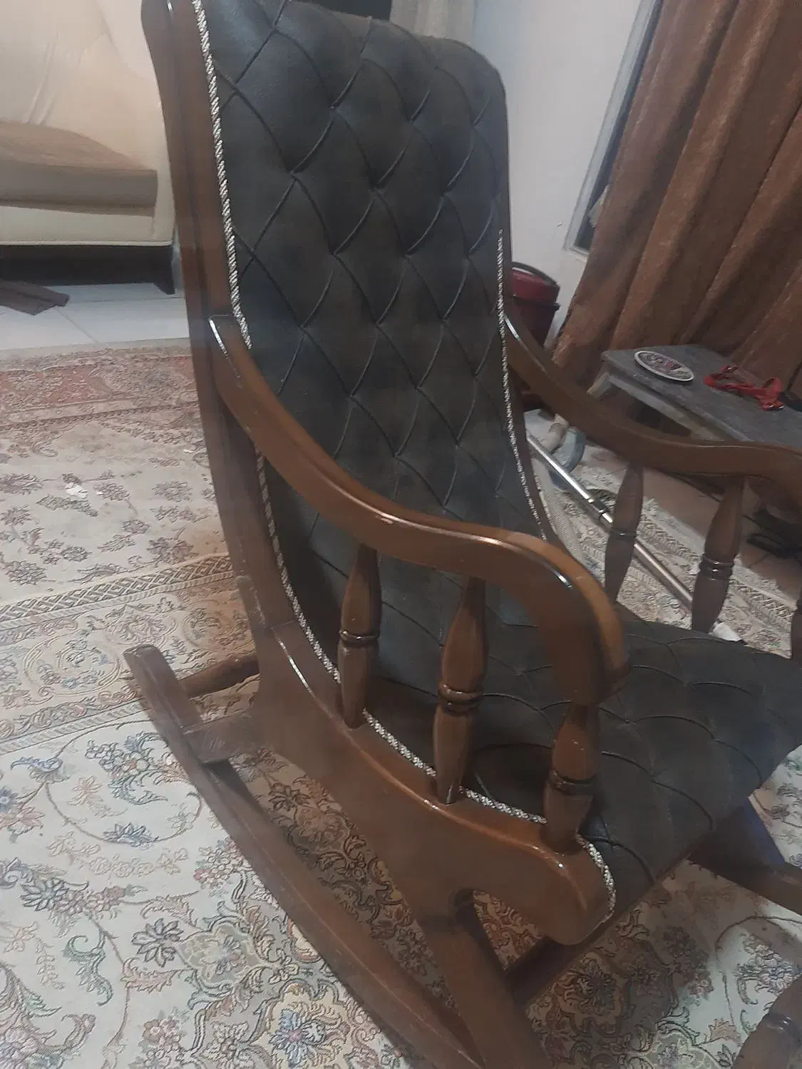 صندلی مادربزرگ|صندلی و نیمکت|اصفهان, چشمه باقرخان|دیوار