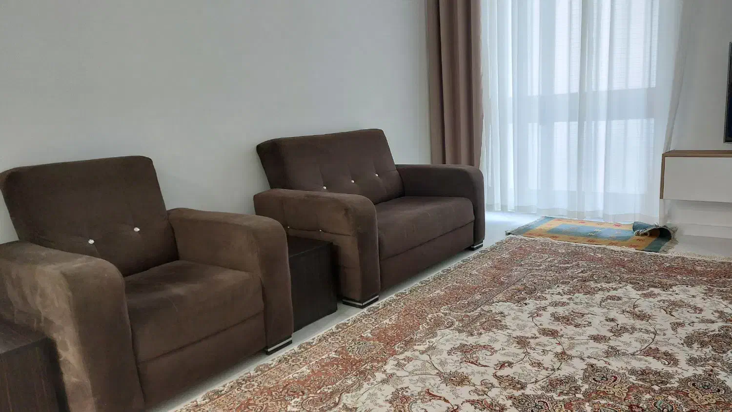 مبل کار کرده پارچه ای به رنگ قهوه ای|مبلمان خانگی و میز عسلی|بابل, |دیوار