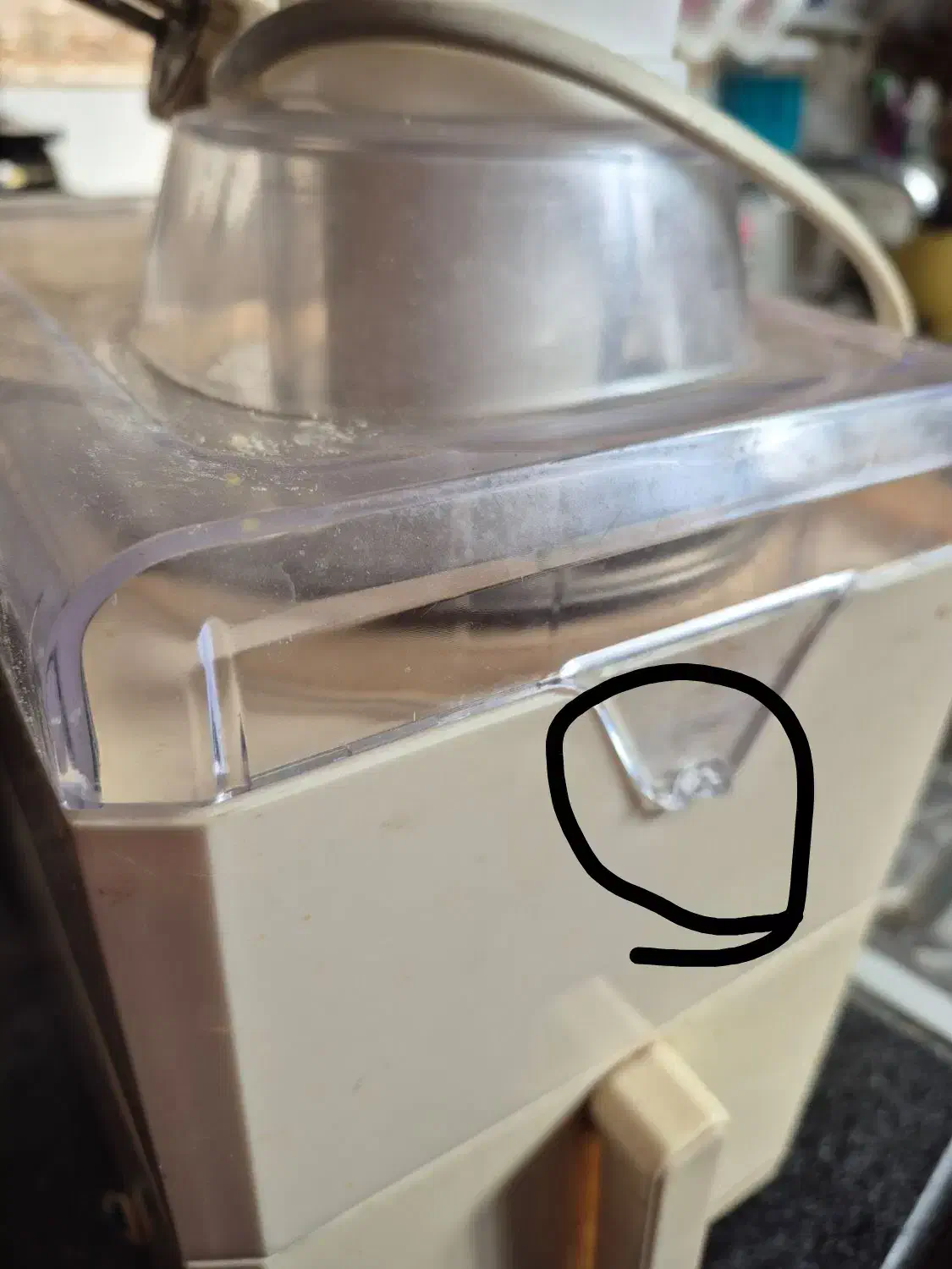 آبمیوه گیری ۳ کاره سالم|آبمیوه‌گیر و آب‌مرکبات‌گیر|شیراز, قلعه شاهزاده بیگم|دیوار