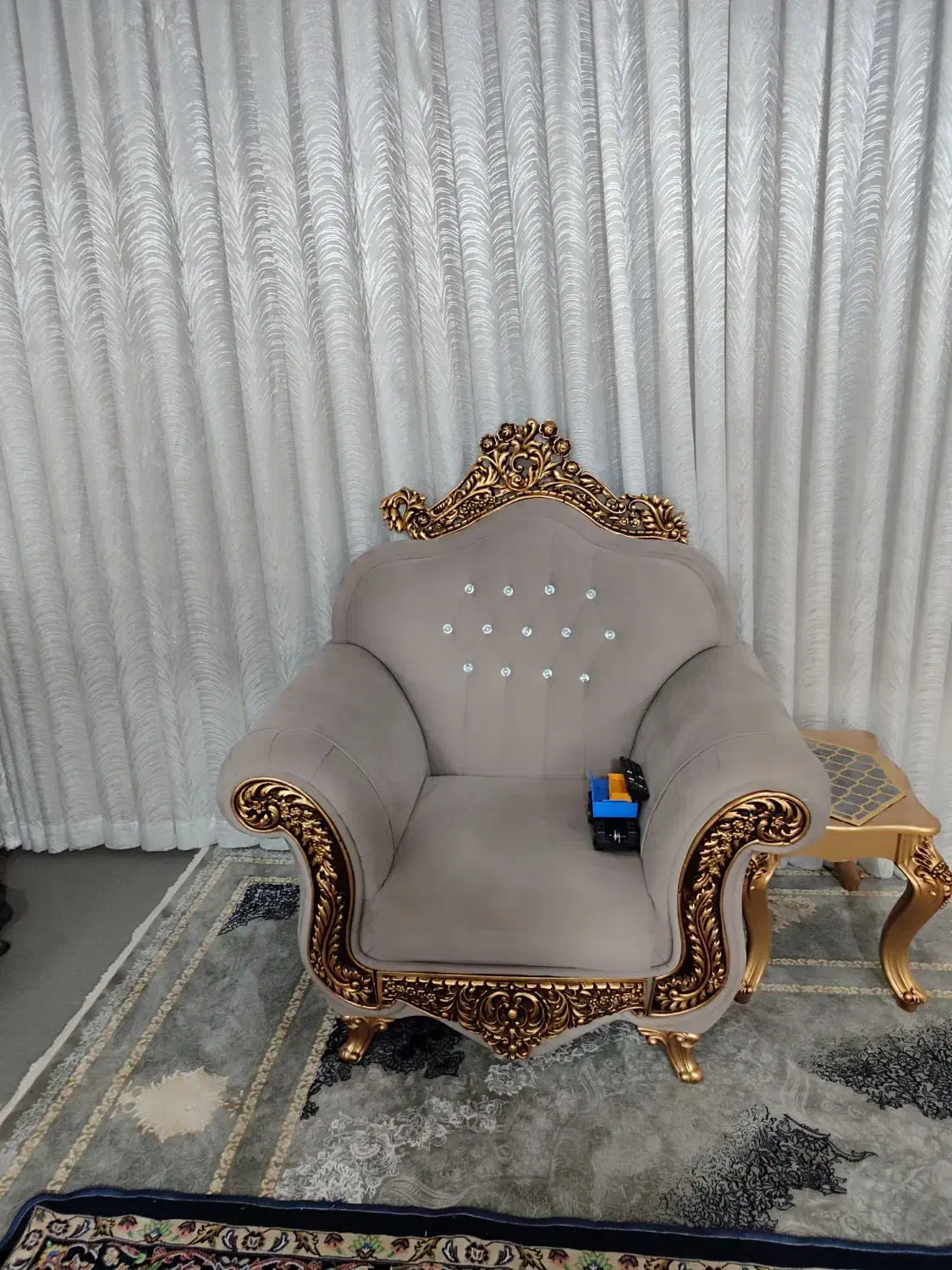 مبلمان ۸ نفره و تختخواب کامل با تشک|مبلمان خانگی و میز عسلی|بروجرد, |دیوار