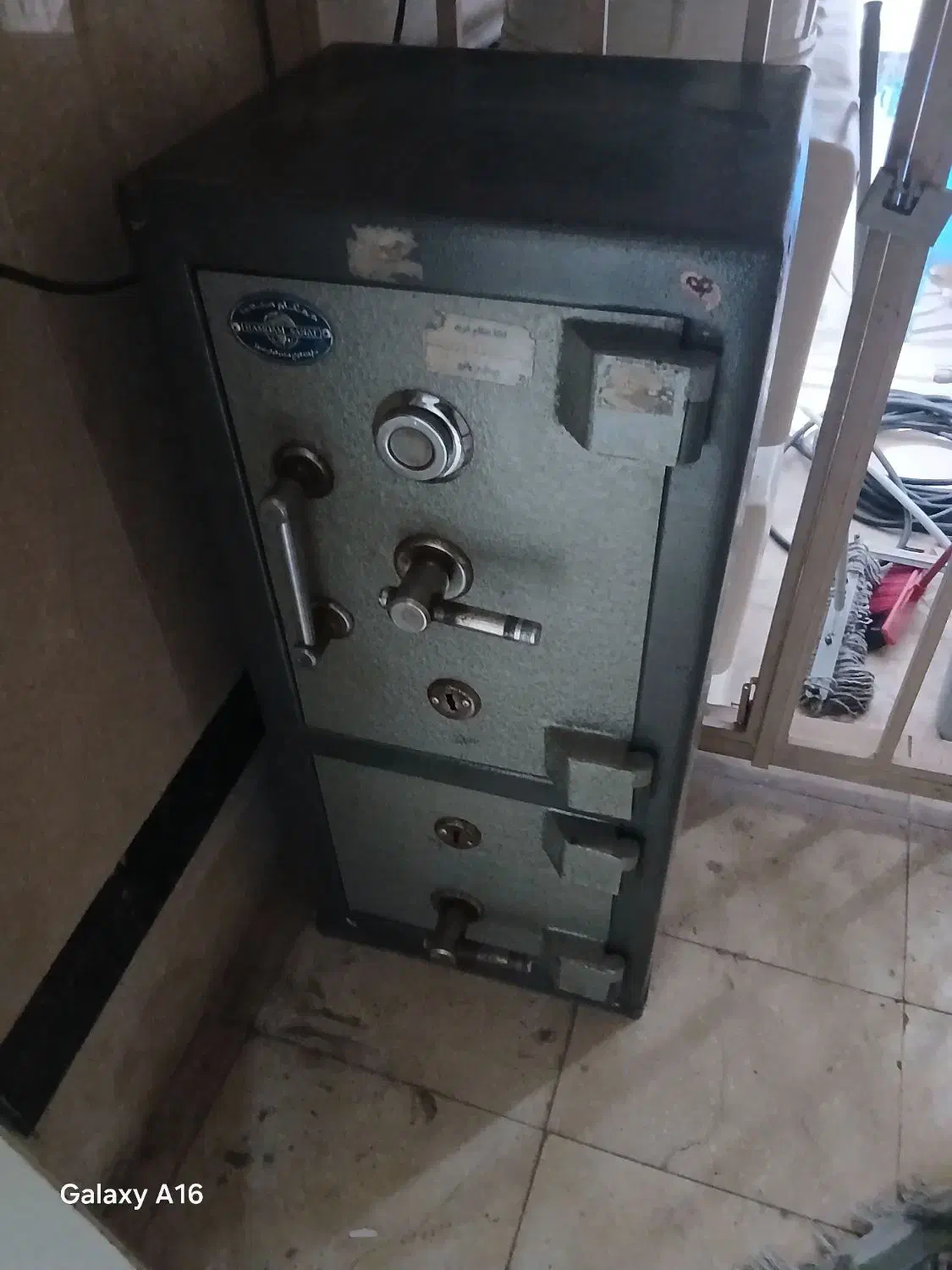 گاو صندوق|دفتر کار|ری, اقدسیه|دیوار