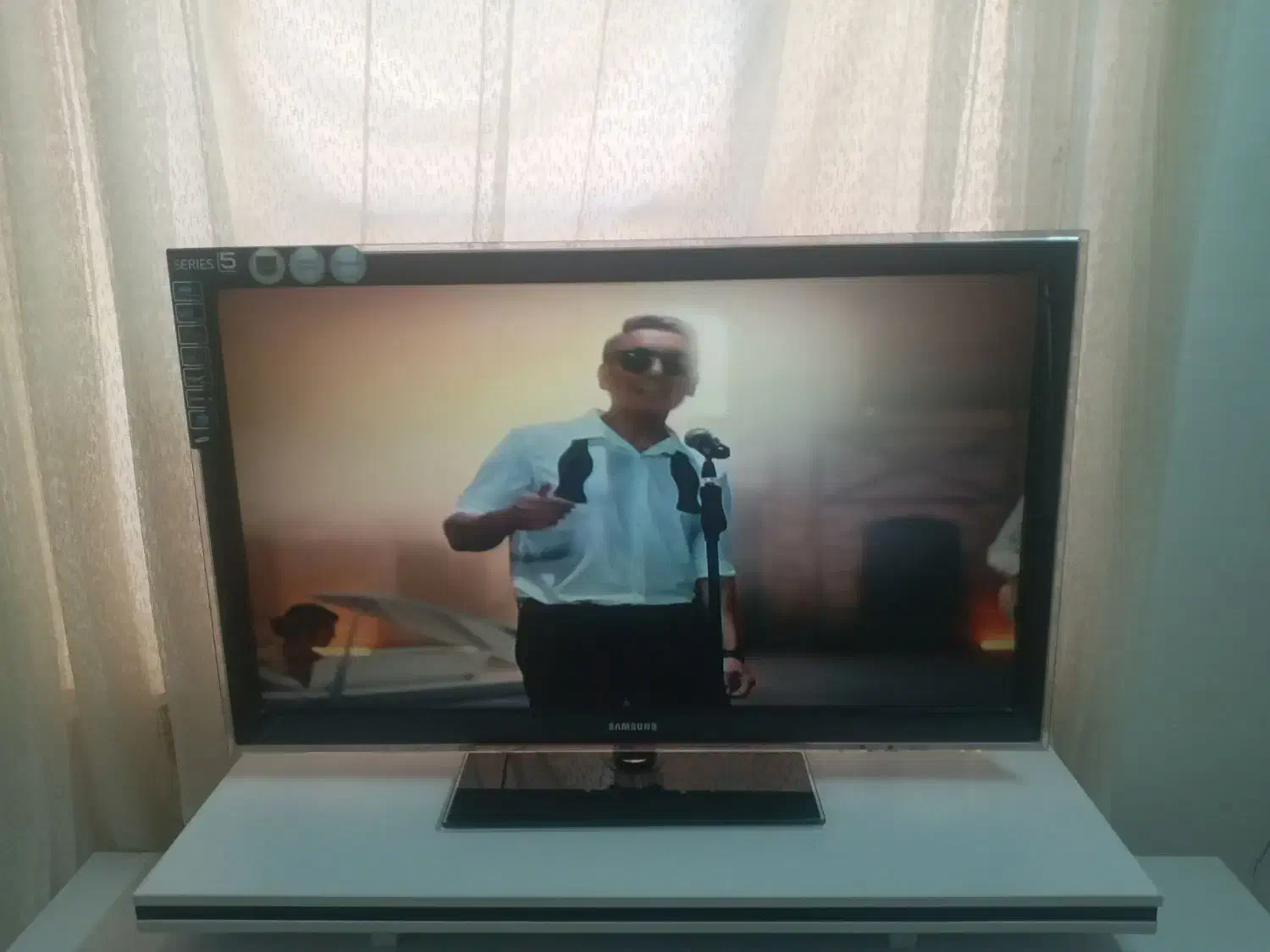 تلویزیون ۴۶ سامسونگ در حد|تلویزیون و پروژکتور|مشهد, رده|دیوار