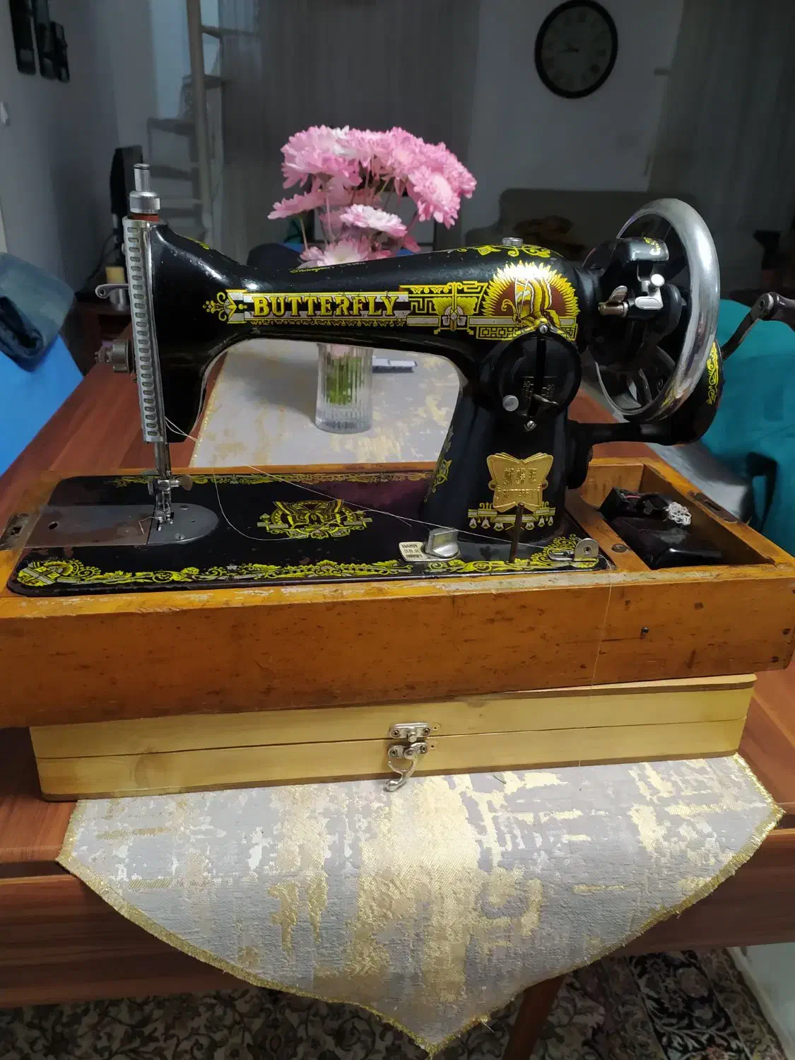 چرخ خیاطی قدیمی|کلکسیون اشیاء عتیقه|ساری, |دیوار