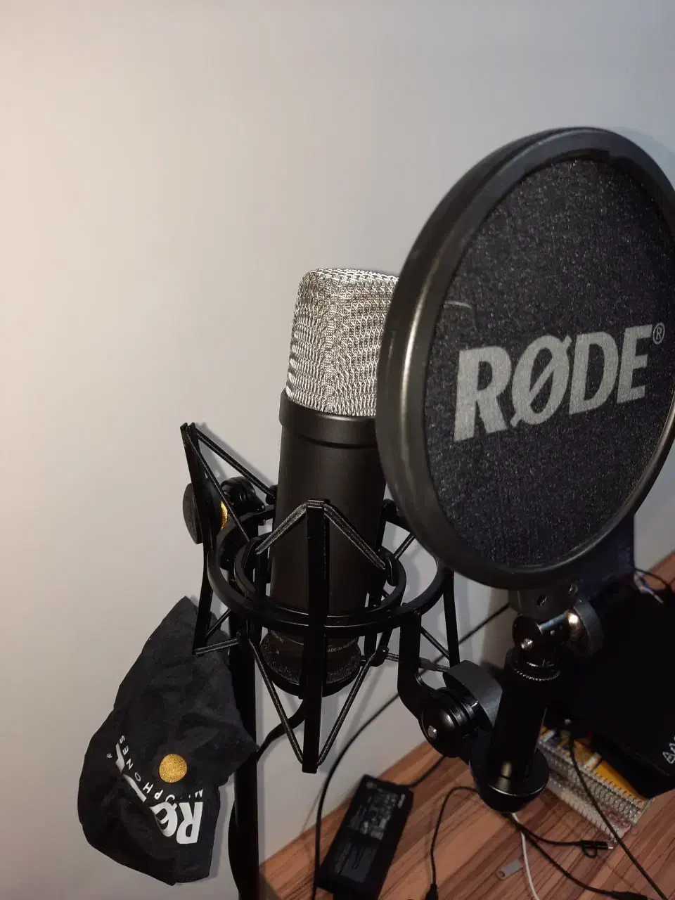 میکروفون Rode NT1 5th generation همراه پایه بابلسر|آلات موسیقی|بابلسر, |دیوار