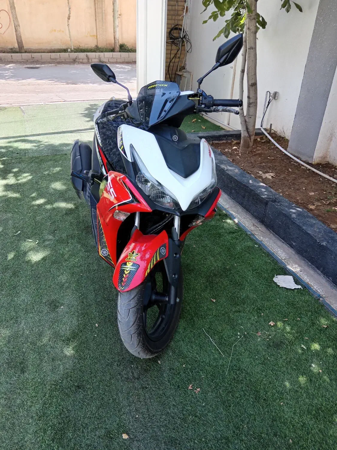 موتور.. ای روکس|موتورسیکلت|صدرا-فارس, فاز ۱|دیوار