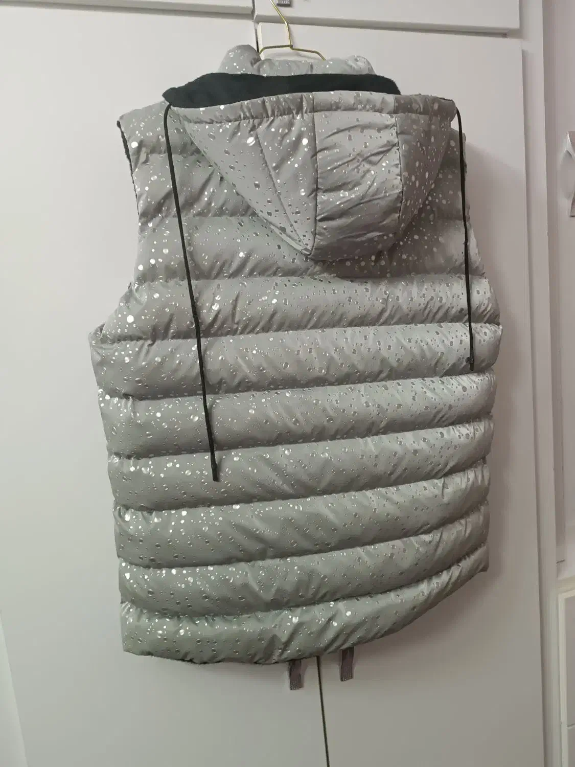 پافر شبرنگی|لباس|گلبهار, شهر جدید گلبهار|دیوار