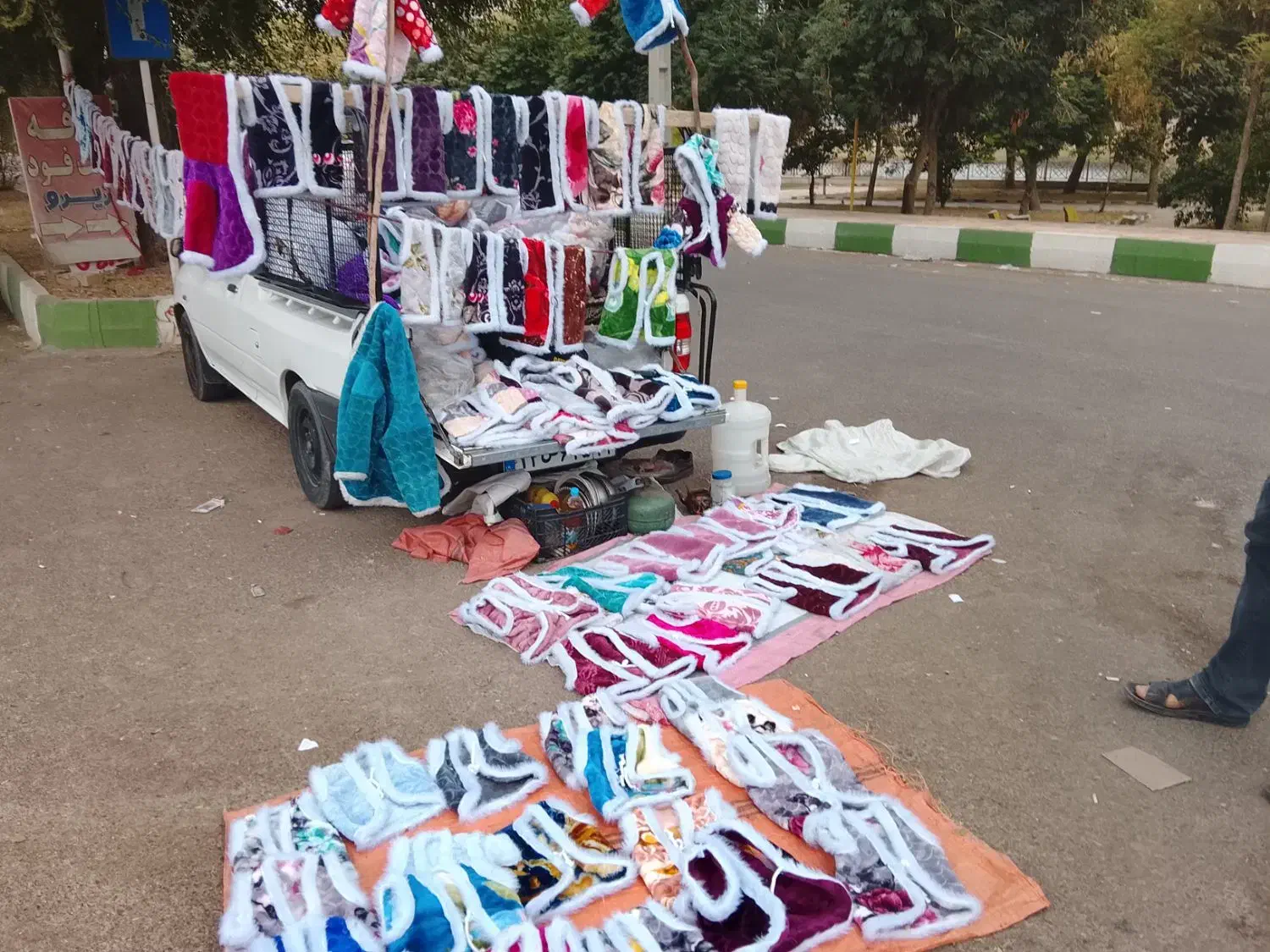 جلیقه گلباف گمشده|اشیا|مسجد سلیمان, |دیوار