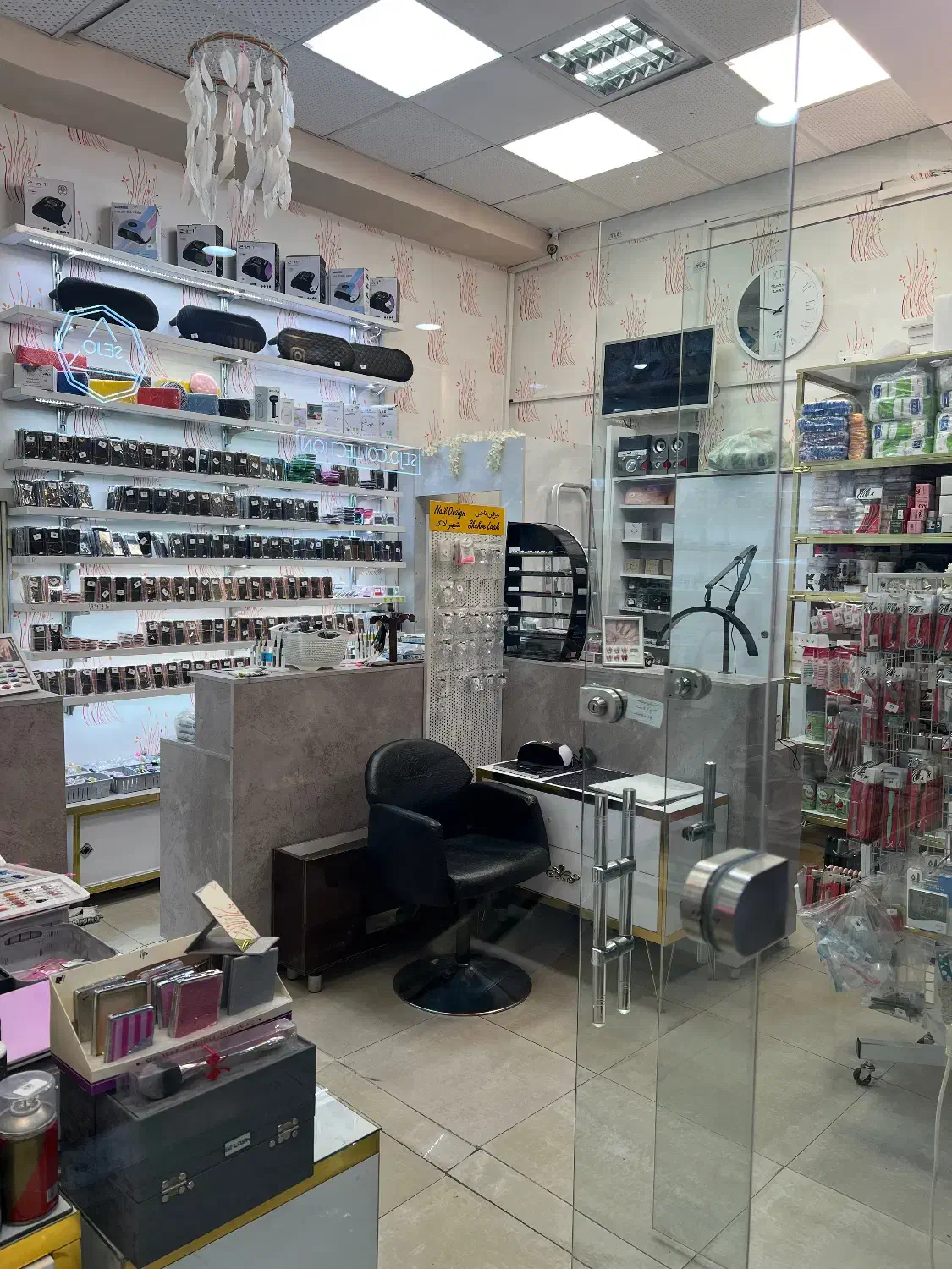 فروشنده خانم ماهر|استخدام خدمات فروشگاه و رستوران|تبریز, |دیوار