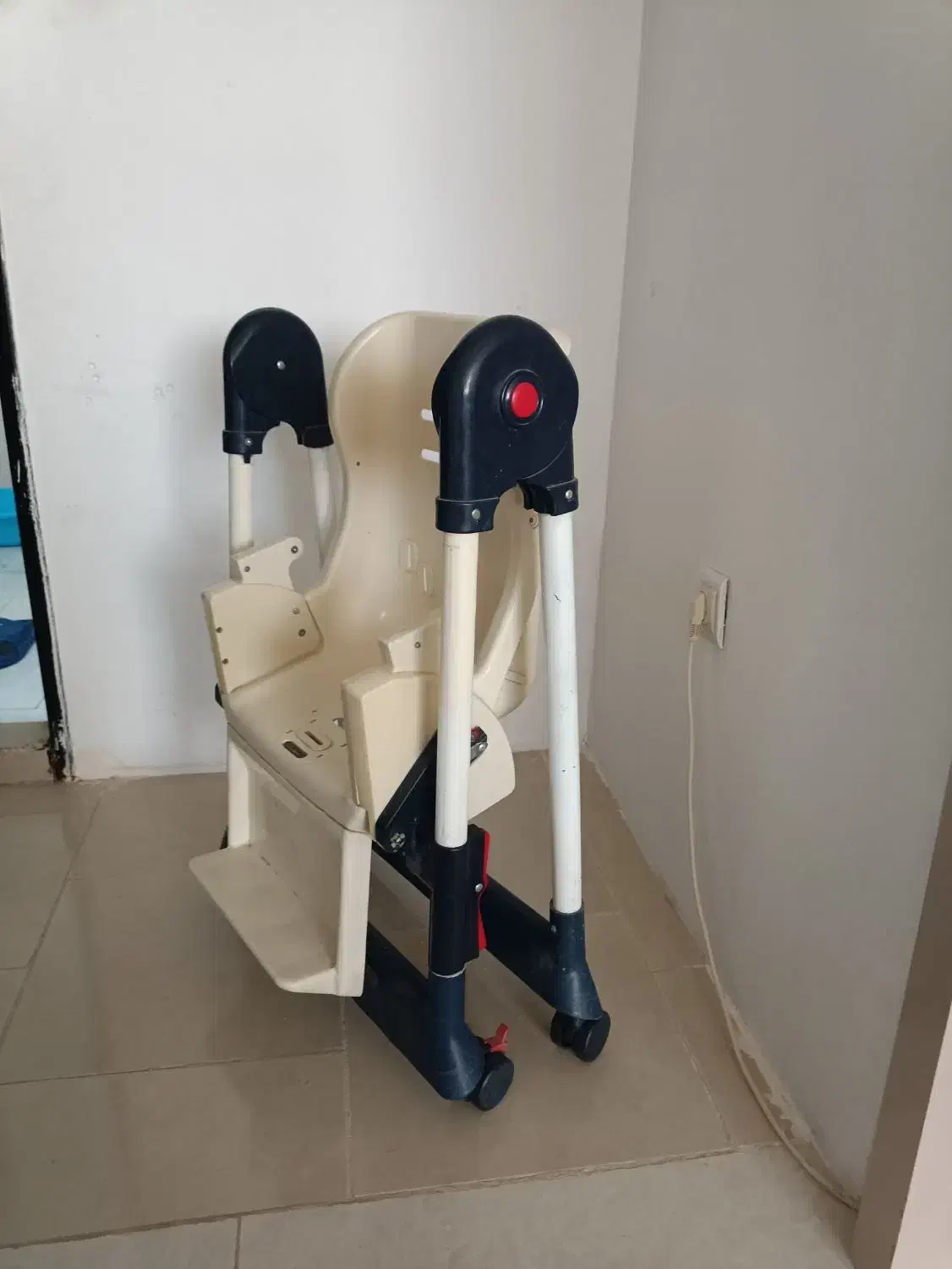 صندلی|تخت و صندلی بچه|بیرجند, |دیوار