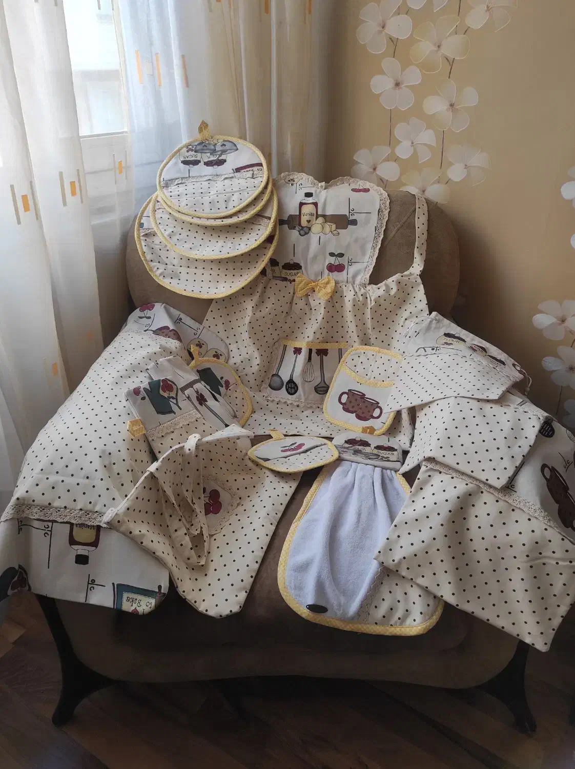 سرویس آشپزخانه ۱۵ تکه|سفره، حوله، دستمال آشپزخانه|تبریز, |دیوار